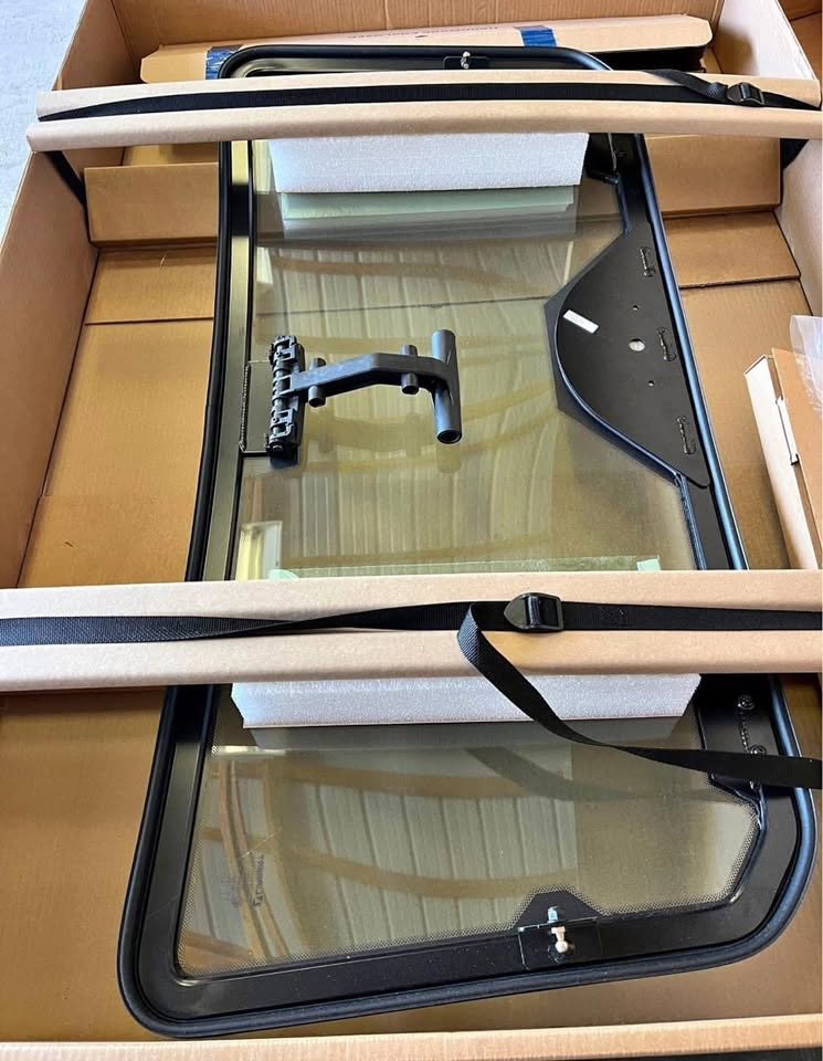 Polaris Front windshield Tip Out General - Image 3